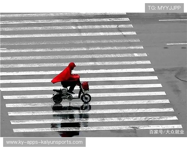 雨中比赛疯传,选手喊:我都看不见球了! 雨中比赛疯传,选手喊:我都看不见球了!