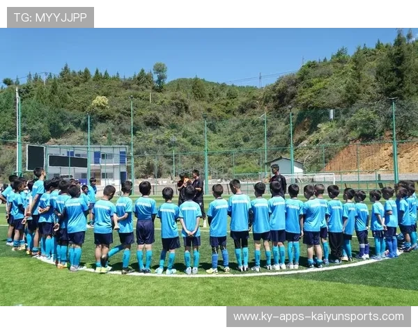 足球公益项目落地校园推动青少年发展，足球公益活动标语