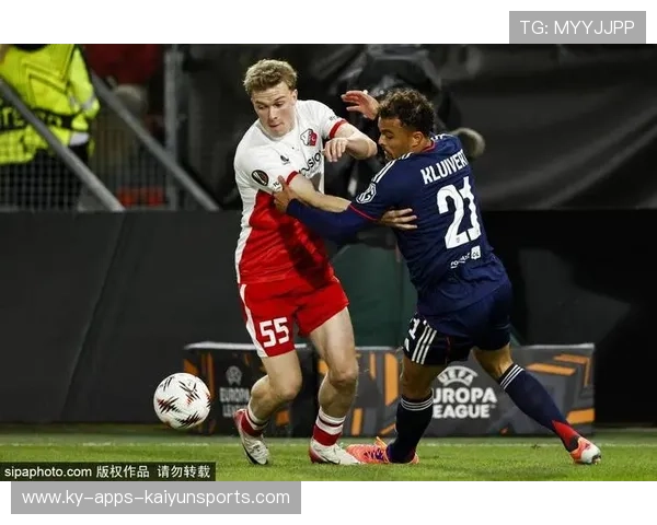 乌加特中场覆盖拦截对方多次横传球